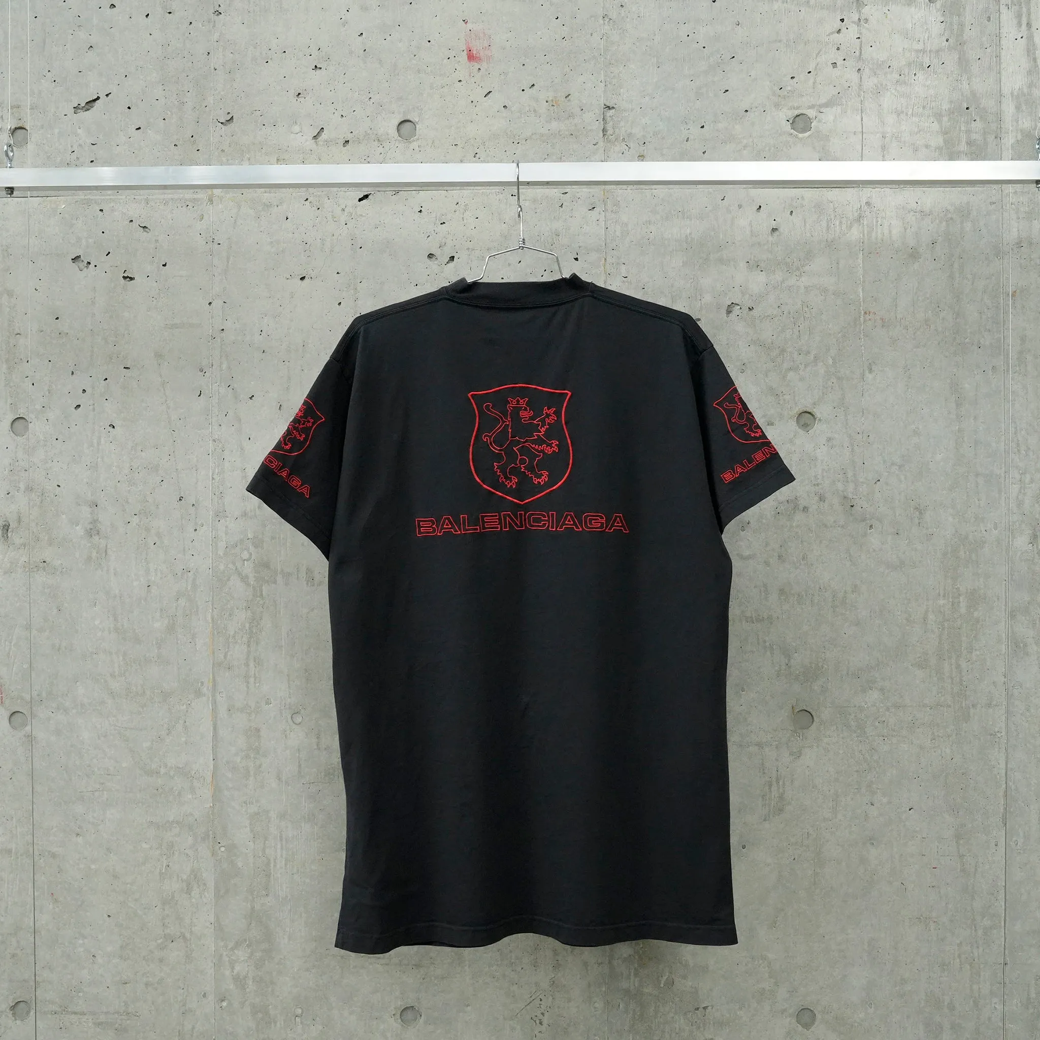 OVERSIZED T-SHIRT / 8478:NERO/ORANGE/NERO